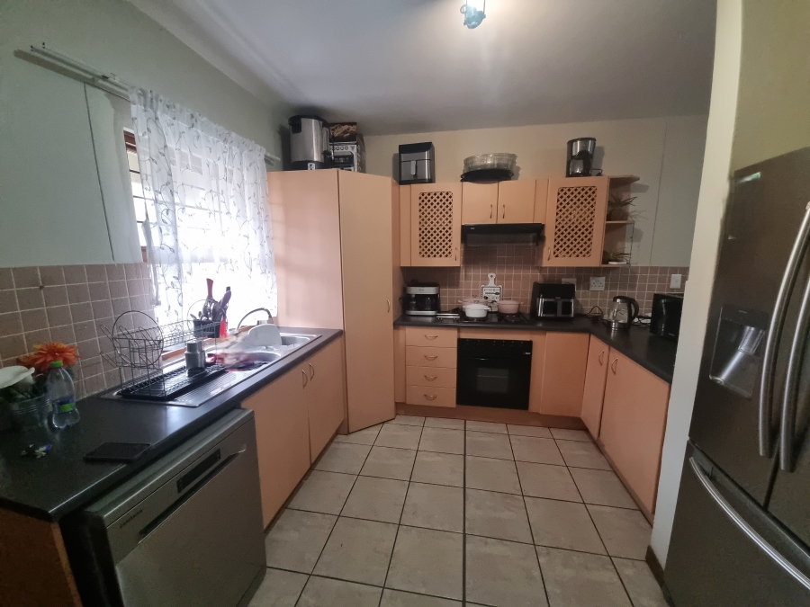 2 Bedroom Property for Sale in Waterval East North West
